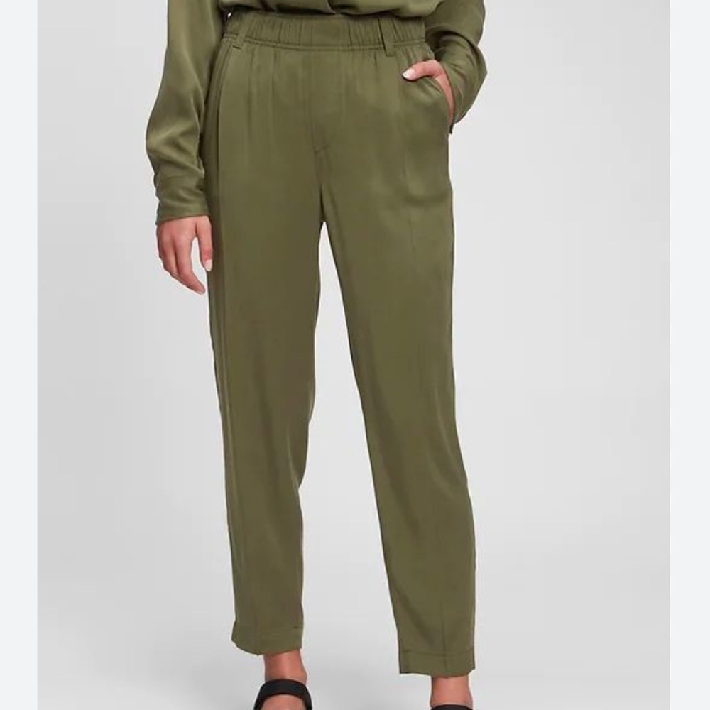 NWT green GAP pull on crop pants